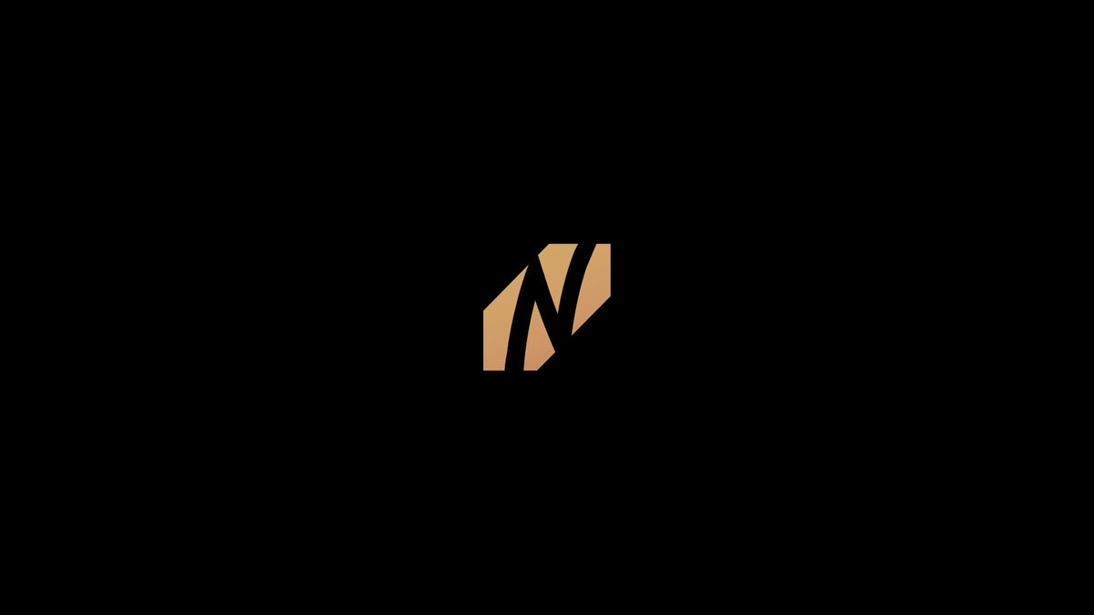 NeverCooked-logotyp med ett stiliserat guldfärgat N på svart bakgrund.